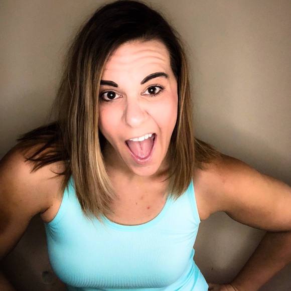 Meet your Posher, Kim - Picture 2 of 2